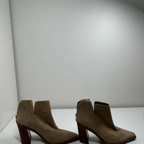 Vince Camuto Tan Heeled Boots - Picture 8 of 10